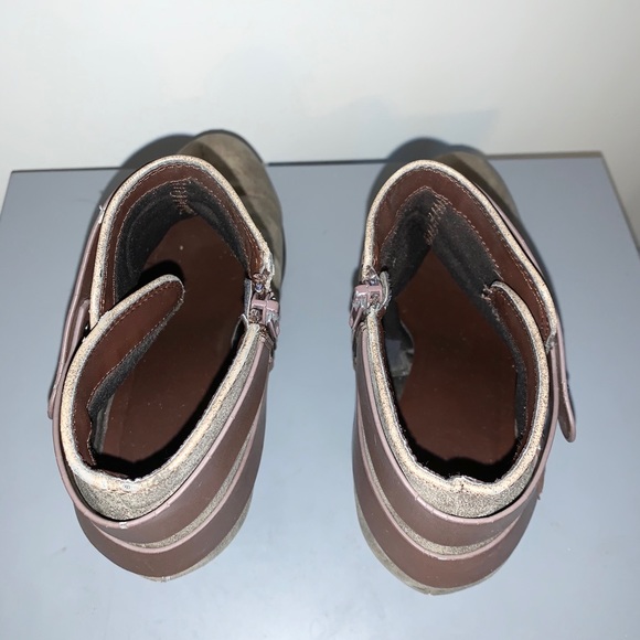 Tan Ankle Boots with Brown Buckle Design - Picture 6 of 6